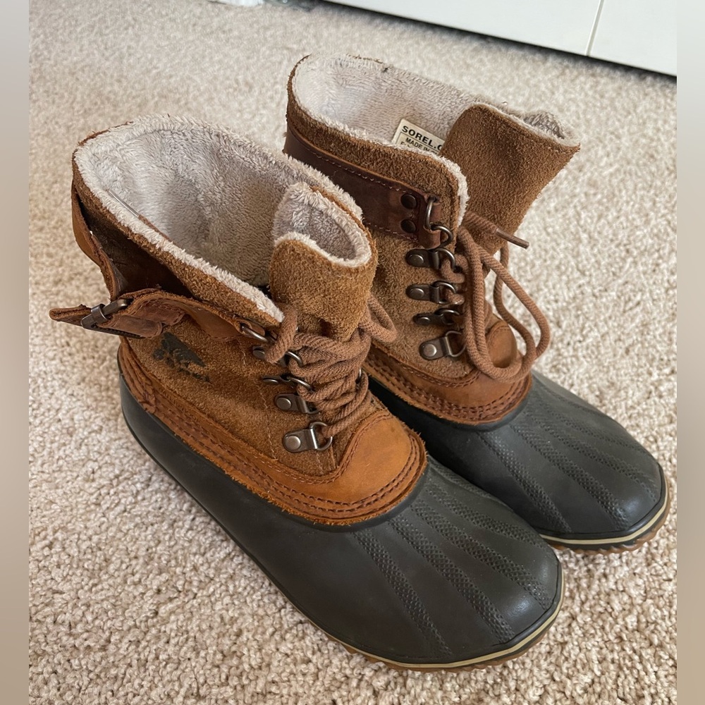 Sorel Lace up Tan Winter Duck Boots